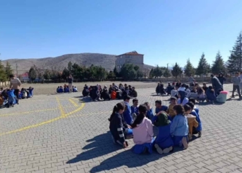 Yunak’ta okullarda deprem tatbikatı yapıldı