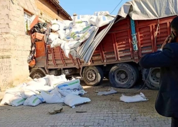 Konya’da kontrolden çıkan kamyon evin duvarına çarptı