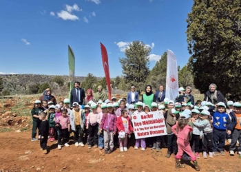 Bozkır’da Kur’an kursu öğrencilerinden fidan dikme etkinliği
