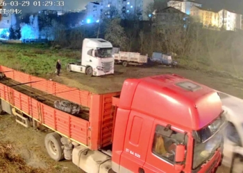 Çaldıkları tırı satamayınca dolandırıcılara kaptırdılar