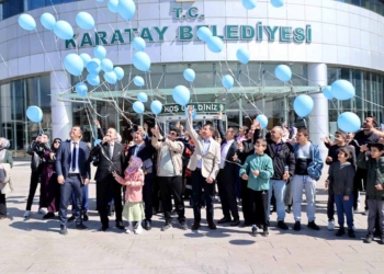 Karatay’da otizm farkındalığı için mavi balonlar gökyüzüne bırakıldı