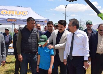 Karapınar Kaymakamı Şenol Öztürk Karakışla’daki tarla gününe katıldı