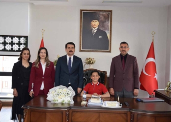 Karapınar’da 23 Nisan’da kaymakamlık koltuğu minik Şevval’e emanet edildi