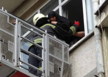 Konya’da 4 katlı binada yangın: 5’i çocuk 8 kişi kurtarıldı