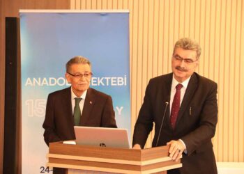 Erdem, Anadolu Mektebi’nin 15. yıl çalıştayına katıldı