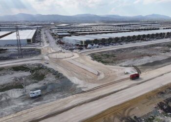 Uğur İbrahim Altay, sanayi trafiğini rahatlatacak 15 kilometrelik iki yeni caddeyi inceledi