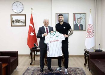 Akın’a Konyaspor kaptanı ve Diyanet İhtisas Merkezi Müdüründen ziyaret