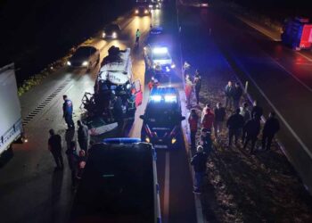 Aksaray-Konya yolunda zincirleme kaza: 4’ü ağır 12 yaralı