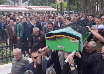 İzmir’de yanmış cesedi bulunan kadın memleketi Akşehir’de son yolculuğuna uğurlandı