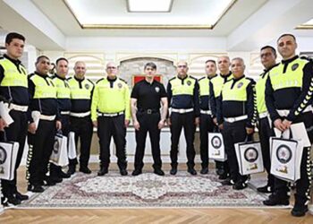 Konya Emniyet Müdürü’nden Trafik Haftası’nda başarı belgesi takdimi