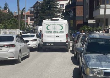Anne babasını öldüren zanlı parkta polise yakalandı