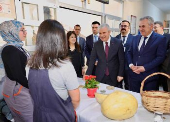 Akın 4006 TÜBİTAK Bilim Fuarı’nı ziyaret etti