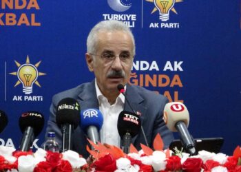 Uraloğlu: Karaman-Konya yolundaki zorlu coğrafyayı köprü ve tünellerle aşıyoruz