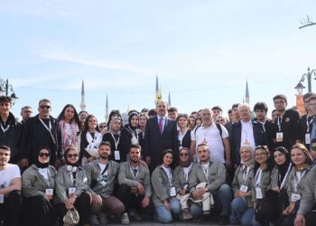 Altay, “Genç Seyyah” projesiyle İstanbul’u keşfeden öğrencilerle buluştu