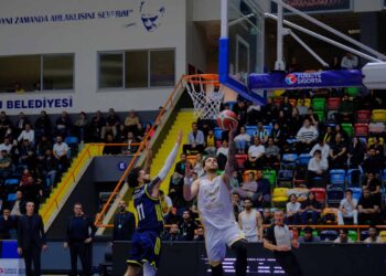 Büyükşehir basketbolda yarı finale yükseldi