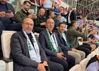 Konya’nın belediye başkanları Konyaspor için Antalya’da tribündeki yerini aldı
