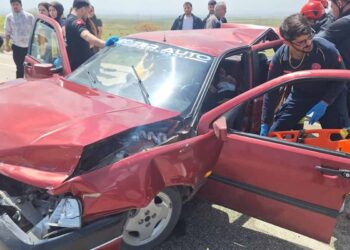 Kulu’da iki otomobil kavşakta çarpıştı: 5 yaralı