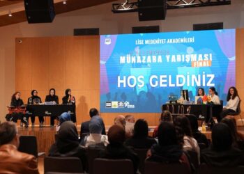 Lise Medeniyet Akademileri’nden gençlere gelişim desteği