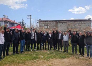 MHP Konya heyeti genç çiftin düğününe katıldı