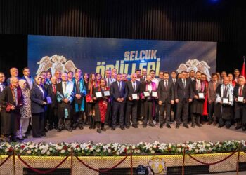 Selçuk Üniversitesi’nde başarılar ödüllendirildi