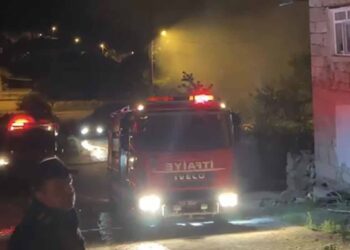 Seydişehir’de yangın paniği: Ekipler eve sıçramadan söndürdü