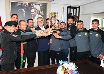 Süper Amatör Lig’e yükselen Seydişehir ekibine coşkulu karşılama