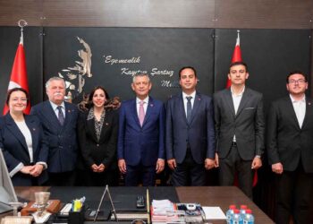 CHP Konya teşkilatı Özgür Özel ile bir araya geldi