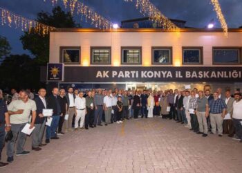 AK Parti Konya teşkilatı mahalle başkanlarıyla bir araya geldi