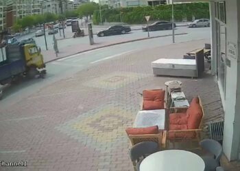 Konya’da kamyonetle elektrikli bisiklet çarpıştı: 3’ü çocuk 4 yaralı