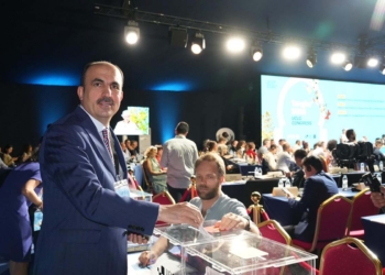 AK Parti’li Hatipoğlu’ndan Başkan Altay’a UCLG tebriği