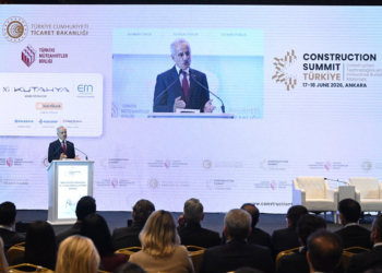 Bakan Uraloğlu İnşaat Zirvesi’nde ulaştırma ve dijitalleşme yatırımlarını anlattı