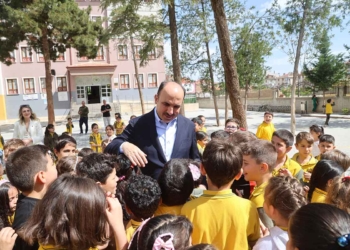 Altay’dan öğrencilere karne tebriği