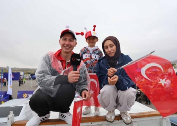 Konya’dan giden aile Kapadokya’da milli maç heyecanı yaşadı