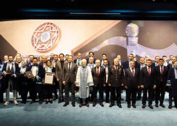 Necmettin Erbakan Üniversitesinde akademi ödülleri sahiplerini buldu