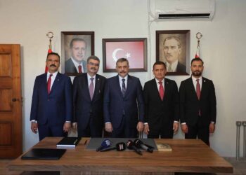 KKTC’de AK Parti Temsilciliğinin yeni hizmet binasını ziyaret etti