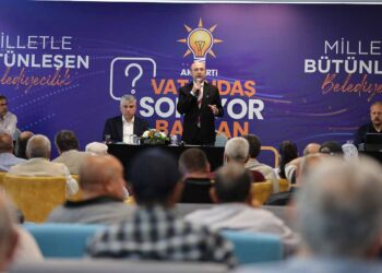 Selçuklu’da vatandaşlar sorularını Ahmet Pekyatırmacı’ya yöneltti