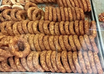 Konya’da etliekmek ve simit 25 ve 16 TL oldu