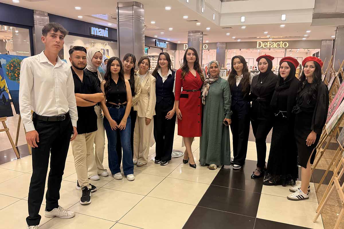 Çumra Atatürk Anadolu Lisesi öğrencilerinden Konya’da “Spektrum” sergisi