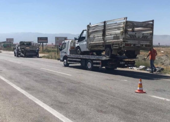 Ereğli’de iki kamyonet çarpıştı: 2 kişi yaralandı