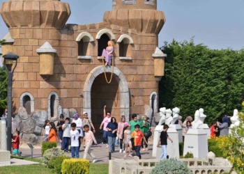 80 Binde Devr-i Alem Parkı’nda ziyaret saatleri uzatıldı