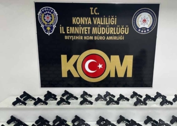 Beyşehir’de silah operasyonu: Araçta 70 ruhsatsız tabanca bulundu