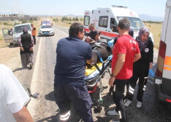Beyşehir’de kafa kafaya kaza: 9 yaralı