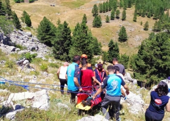 Seydişehir’de kekik toplarken düşen vatandaş helikopterle kurtarıldı