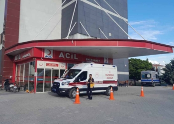 Karapınar’da kamyon ile minibüsün karıştığı kazada 4 yaralı