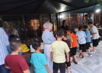 Konya’da koruma altındaki çocuklar Beyza Huri Aydın ile waffle hazırladı