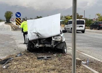 Konya’da iki otomobil çarpıştı: 1’i ağır 5 yaralı