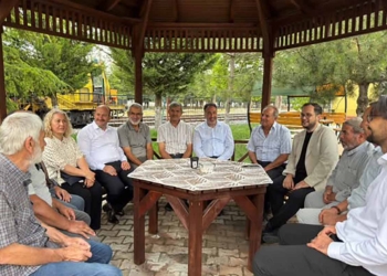 Özgökçen, Sarayönü’nde teşkilat ve vatandaşlarla buluştu