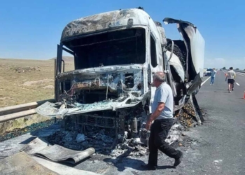 Ereğli’de limon ve domates yüklü tır alev aldı