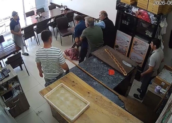 Yemek salonu işletmecisi Heimlich manevrasıyla müşterisini kurtardı