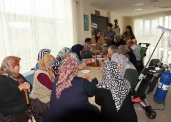 Beyşehir’de hastalardan minik hastalara anlamlı hediye